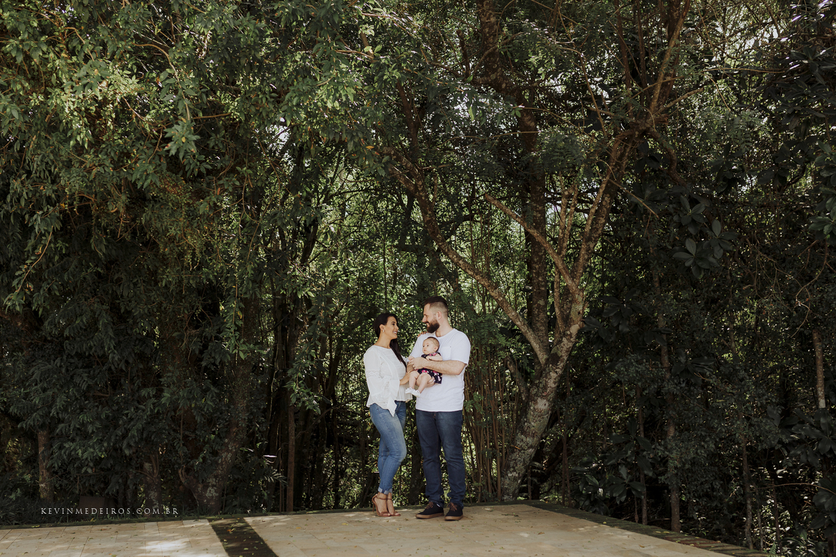 Ensaio book família acompanhamento trimestral da Letícia, Nando e Olívia realizado em Viamão por Kevin Medeiros fotógrafo de Canoas, Porto Alegre e região metropolitana rs