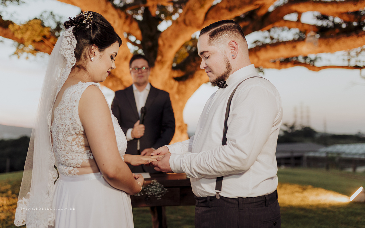 Casamento ao ar livre na figueira campo Bárbara e Gabriel no Paraíso Eventos em Viamão por Kevin Medeiros fotógrafo de Canoas, grande Porto Alegre e RS