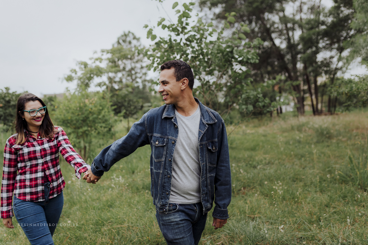 Ensaio casal externo na praça da Ana e Rafa do dia dos namorados 2018 por Kevin Medeiros fotógrafo de Canoas, Porto alegre e rs