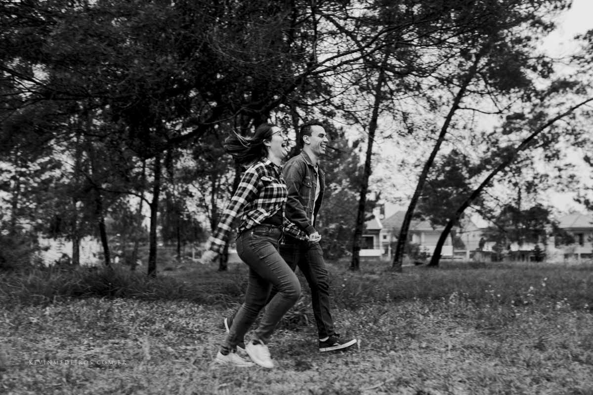 Ensaio casal externo na praça da Ana e Rafa do dia dos namorados 2018 por Kevin Medeiros fotógrafo de Canoas, Porto alegre e rs