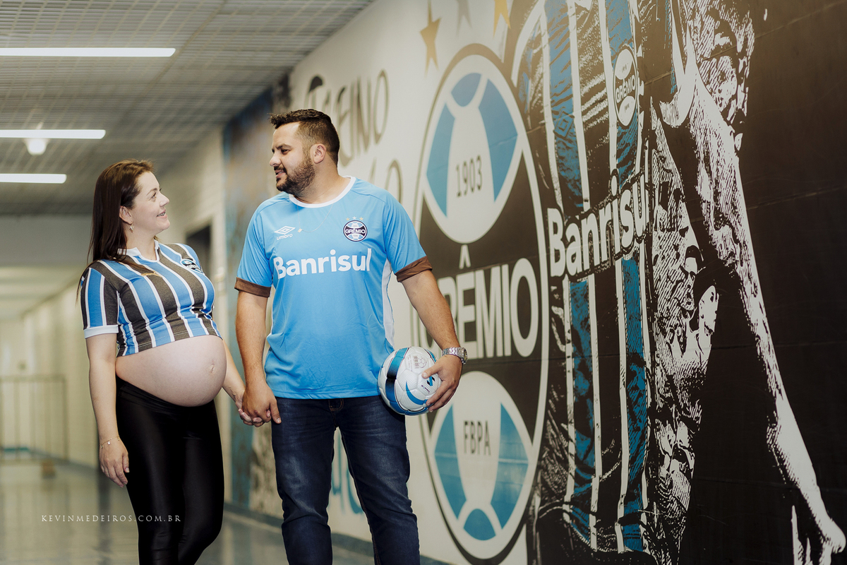 Ensaio gestante a espera de Antônia no estádio Arena do Grêmio em Porto Alegre por Kevin Medeiros fotógrafo de Canoas RS região metropolitana