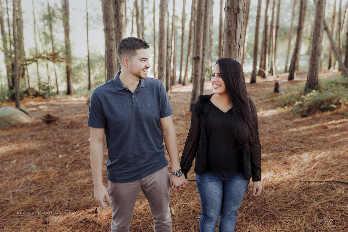 Ensaio book pré casamento da Tainara e Rafael realizado no Parque Gabriel Knijnik em Porto Alegre por Kevin Medeiros fotógrafo de Canoas e RS
