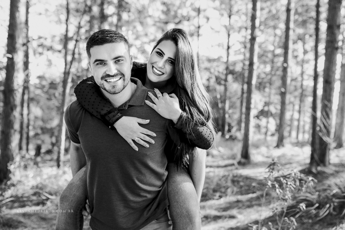 Ensaio book pré casamento da Tainara e Rafael realizado no Parque Gabriel Knijnik em Porto Alegre por Kevin Medeiros fotógrafo de Canoas e RS