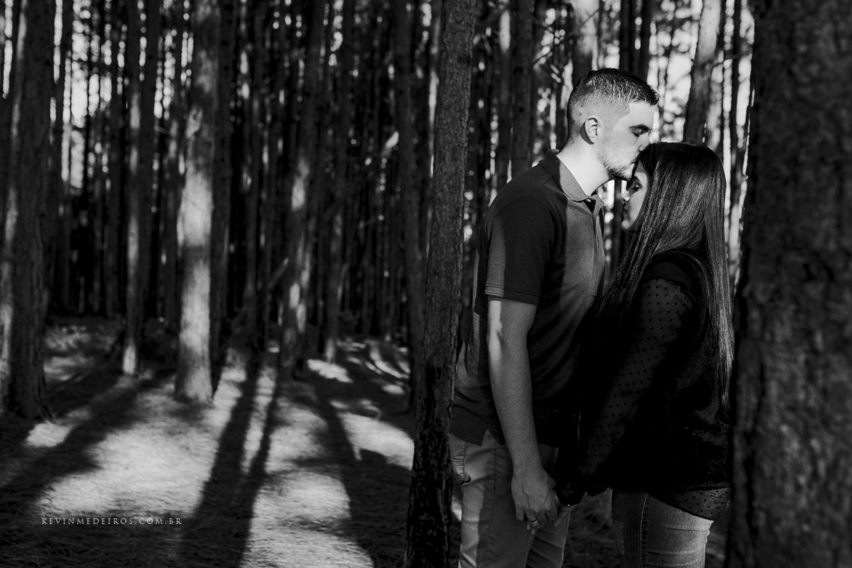 Ensaio book pré casamento da Tainara e Rafael realizado no Parque Gabriel Knijnik em Porto Alegre por Kevin Medeiros fotógrafo de Canoas e RS