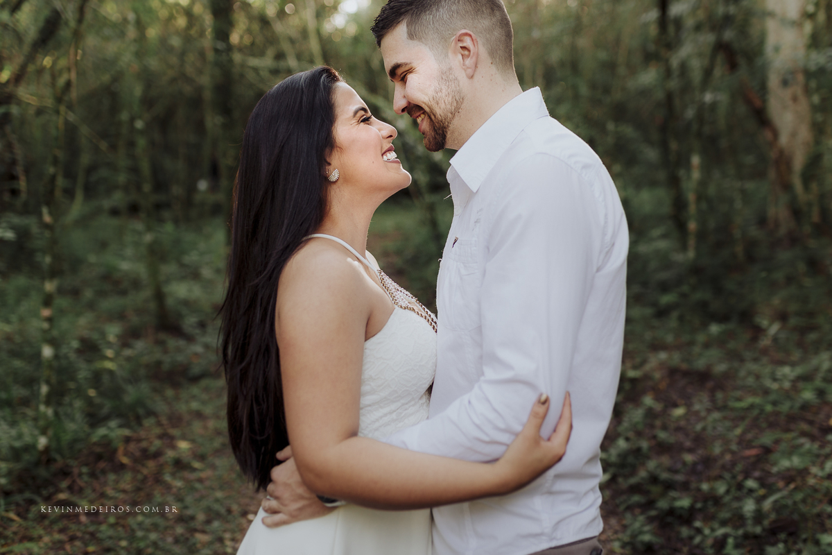 Ensaio book pré casamento da Tainara e Rafael realizado no Parque Gabriel Knijnik em Porto Alegre por Kevin Medeiros fotógrafo de Canoas e RS