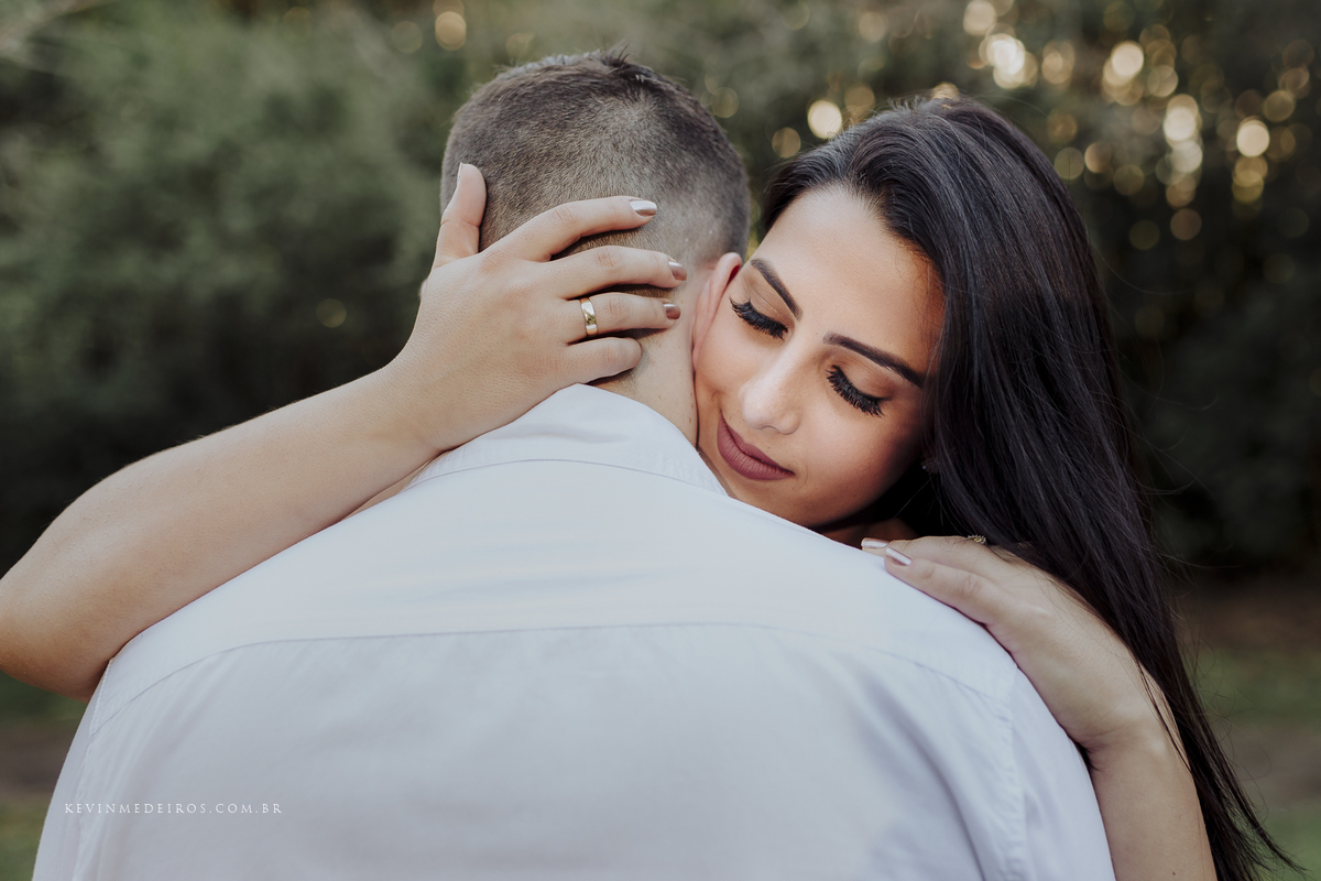 Ensaio book pré casamento da Tainara e Rafael realizado no Parque Gabriel Knijnik em Porto Alegre por Kevin Medeiros fotógrafo de Canoas e RS