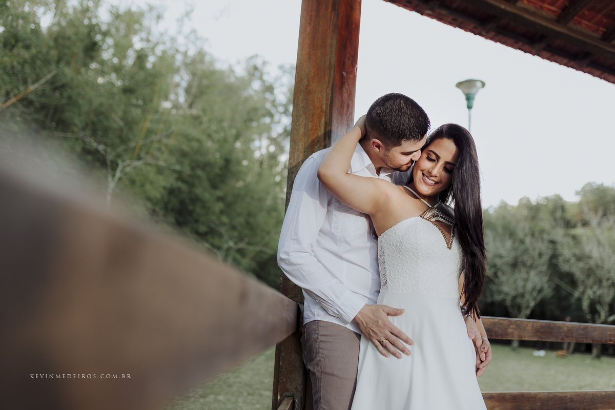 Ensaio book pré casamento da Tainara e Rafael realizado no Parque Gabriel Knijnik em Porto Alegre por Kevin Medeiros fotógrafo de Canoas e RS