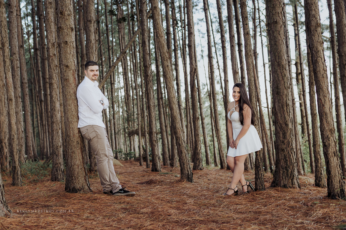 Ensaio book pré casamento da Tainara e Rafael realizado no Parque Gabriel Knijnik em Porto Alegre por Kevin Medeiros fotógrafo de Canoas e RS