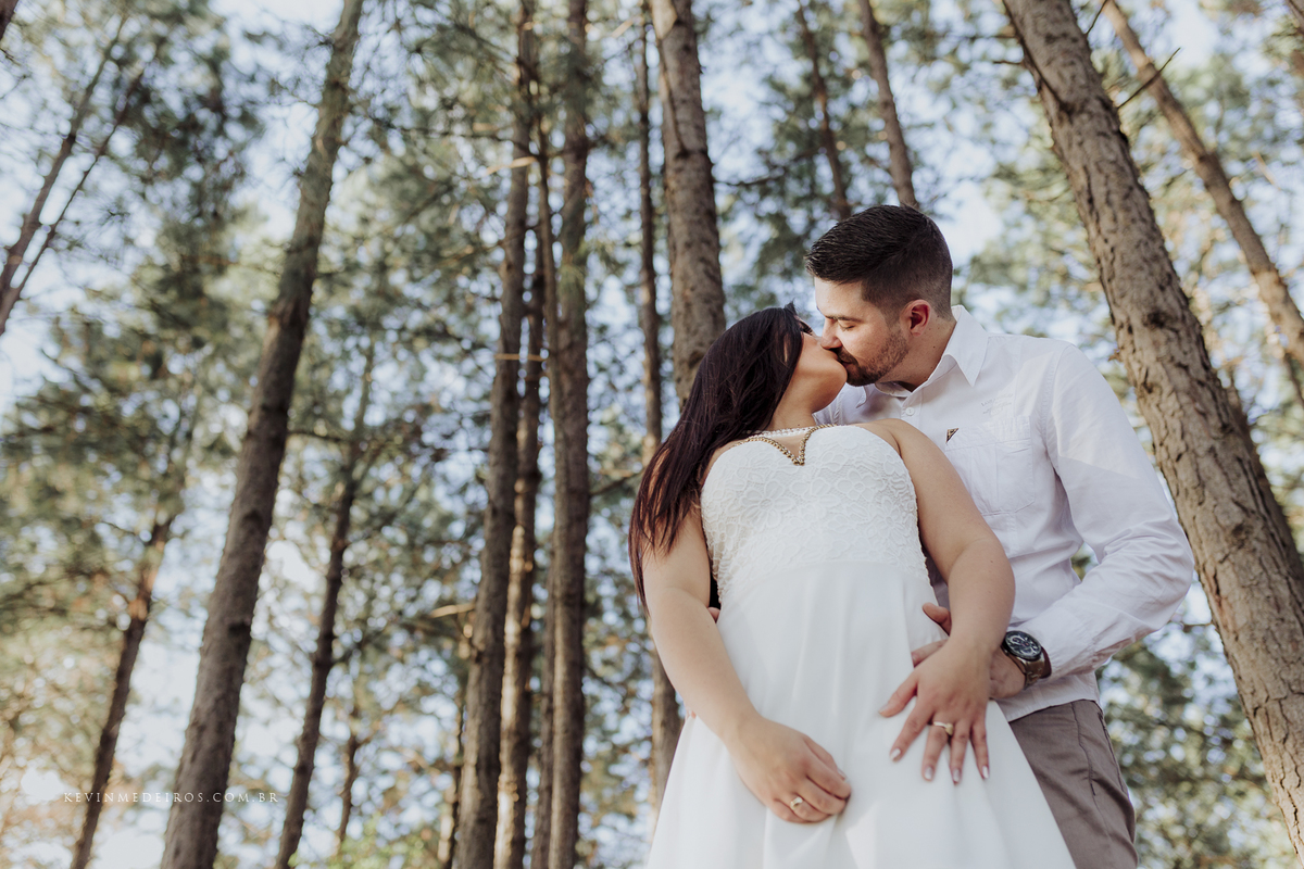 Ensaio book pré casamento da Tainara e Rafael realizado no Parque Gabriel Knijnik em Porto Alegre por Kevin Medeiros fotógrafo de Canoas e RS