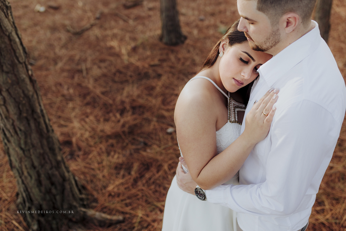 Ensaio book pré casamento da Tainara e Rafael realizado no Parque Gabriel Knijnik em Porto Alegre por Kevin Medeiros fotógrafo de Canoas e RS