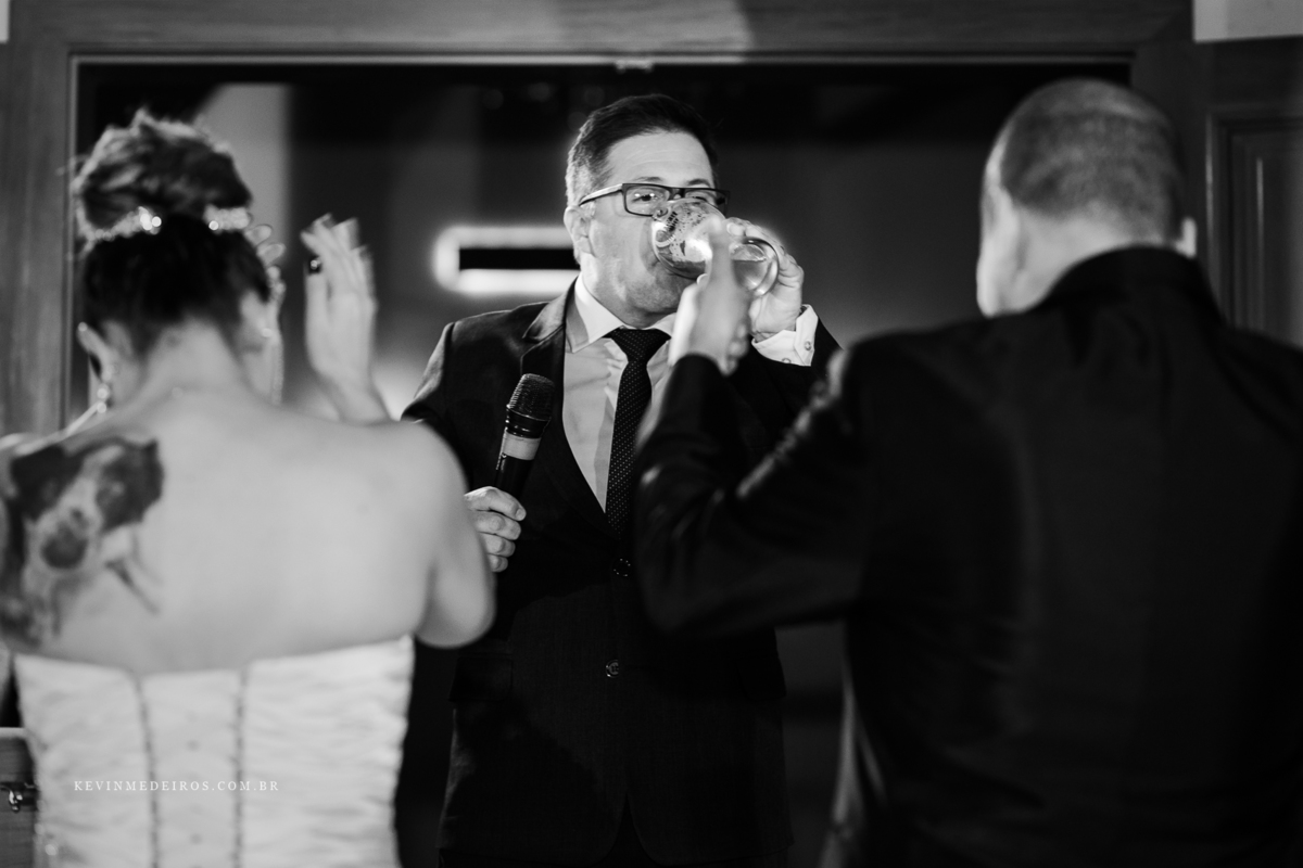 Casamento wedding Georgia e Rodrigo no Waldhof Festas & Eventos, celebrante Luis Schumacher cerimonia das cervejas, por Kevin Medeiros fotógrafo de Canoas, porto alegre e RS