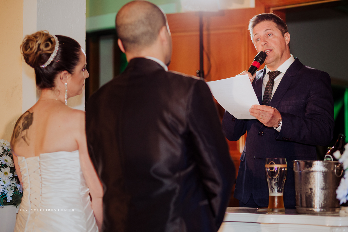 Casamento wedding Georgia e Rodrigo no Waldhof Festas & Eventos, celebrante Luis Schumacher cerimonia das cervejas, por Kevin Medeiros fotógrafo de Canoas, porto alegre e RS