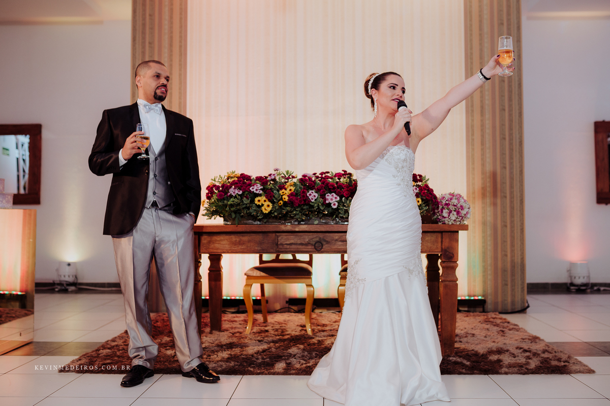 Casamento wedding Georgia e Rodrigo no Waldhof Festas & Eventos, celebrante Luis Schumacher cerimonia das cervejas, por Kevin Medeiros fotógrafo de Canoas, porto alegre e RS