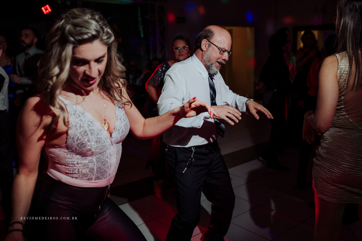 Casamento wedding Georgia e Rodrigo no Waldhof Festas & Eventos, celebrante Luis Schumacher cerimonia das cervejas, por Kevin Medeiros fotógrafo de Canoas, porto alegre e RS