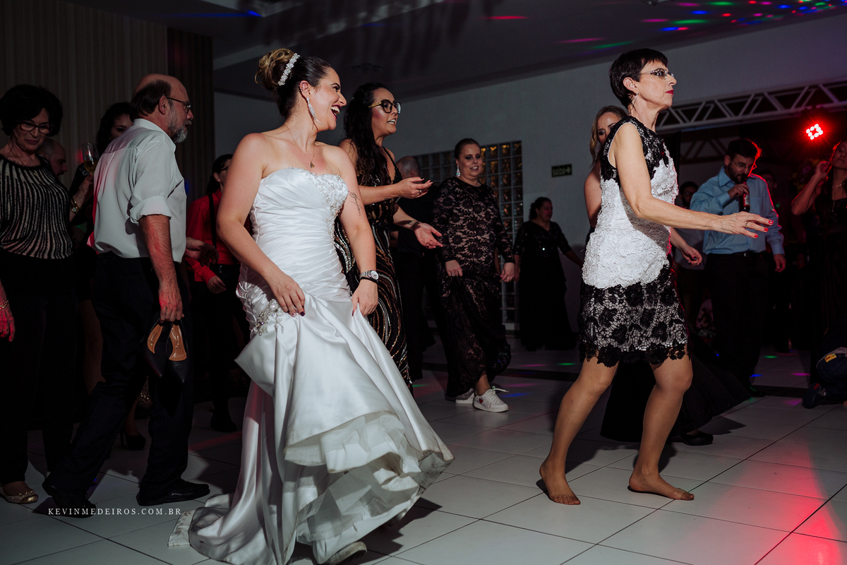 Casamento wedding Georgia e Rodrigo no Waldhof Festas & Eventos, celebrante Luis Schumacher cerimonia das cervejas, por Kevin Medeiros fotógrafo de Canoas, porto alegre e RS