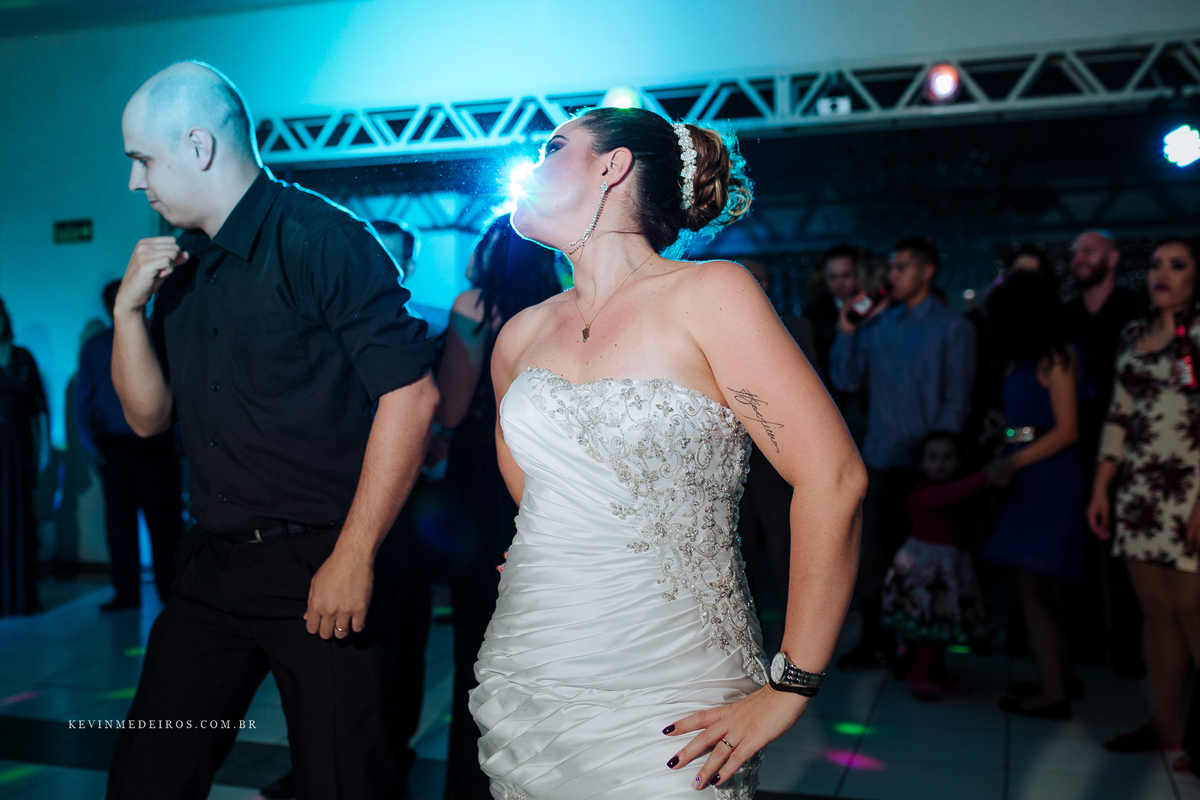 Casamento wedding Georgia e Rodrigo no Waldhof Festas & Eventos, celebrante Luis Schumacher cerimonia das cervejas, por Kevin Medeiros fotógrafo de Canoas, porto alegre e RS