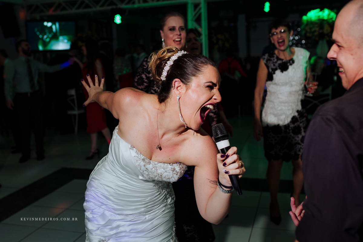 Casamento wedding Georgia e Rodrigo no Waldhof Festas & Eventos, celebrante Luis Schumacher cerimonia das cervejas, por Kevin Medeiros fotógrafo de Canoas, porto alegre e RS