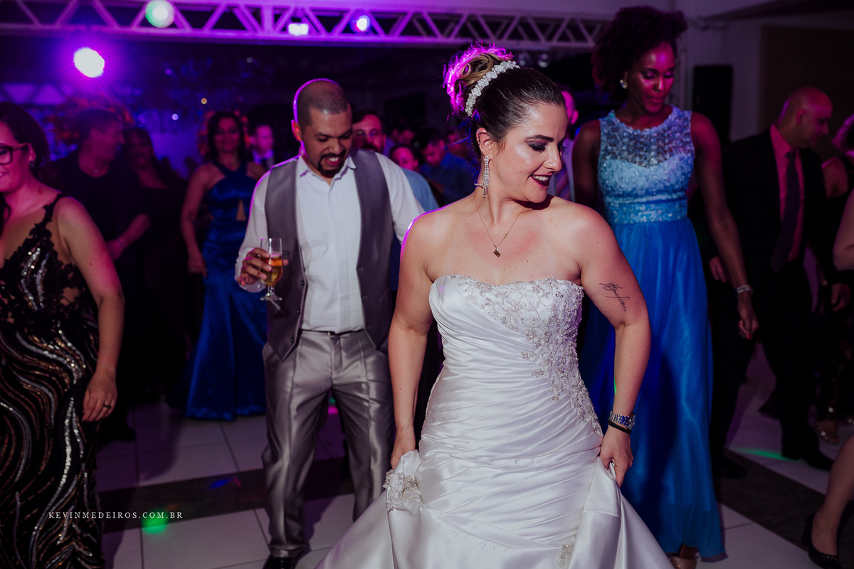 Casamento wedding Georgia e Rodrigo no Waldhof Festas & Eventos, celebrante Luis Schumacher cerimonia das cervejas, por Kevin Medeiros fotógrafo de Canoas, porto alegre e RS