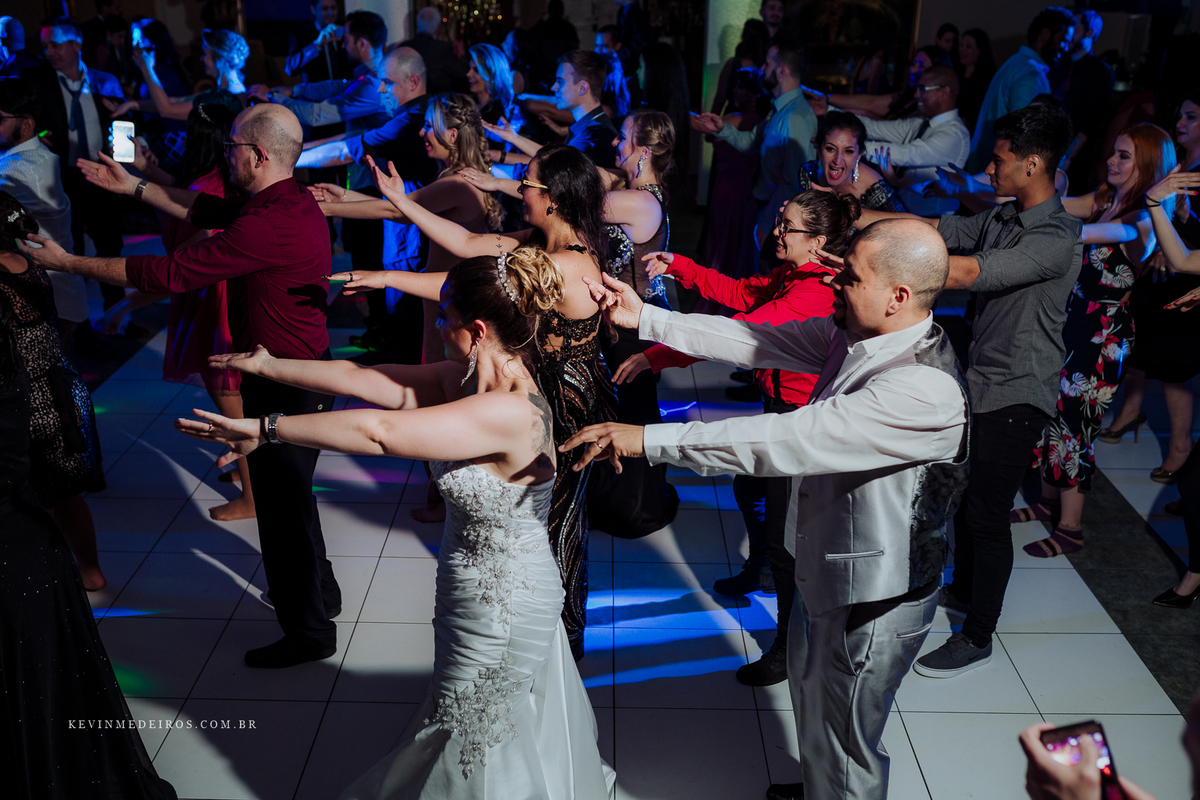 Casamento wedding Georgia e Rodrigo no Waldhof Festas & Eventos, celebrante Luis Schumacher cerimonia das cervejas, por Kevin Medeiros fotógrafo de Canoas, porto alegre e RS