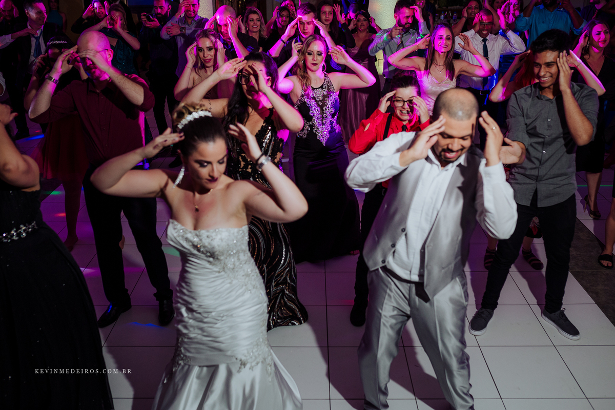 Casamento wedding Georgia e Rodrigo no Waldhof Festas & Eventos, celebrante Luis Schumacher cerimonia das cervejas, por Kevin Medeiros fotógrafo de Canoas, porto alegre e RS