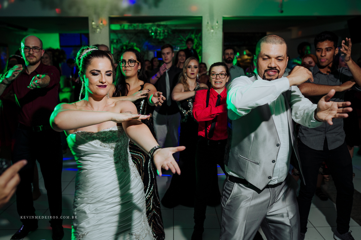 Casamento wedding Georgia e Rodrigo no Waldhof Festas & Eventos, celebrante Luis Schumacher cerimonia das cervejas, por Kevin Medeiros fotógrafo de Canoas, porto alegre e RS