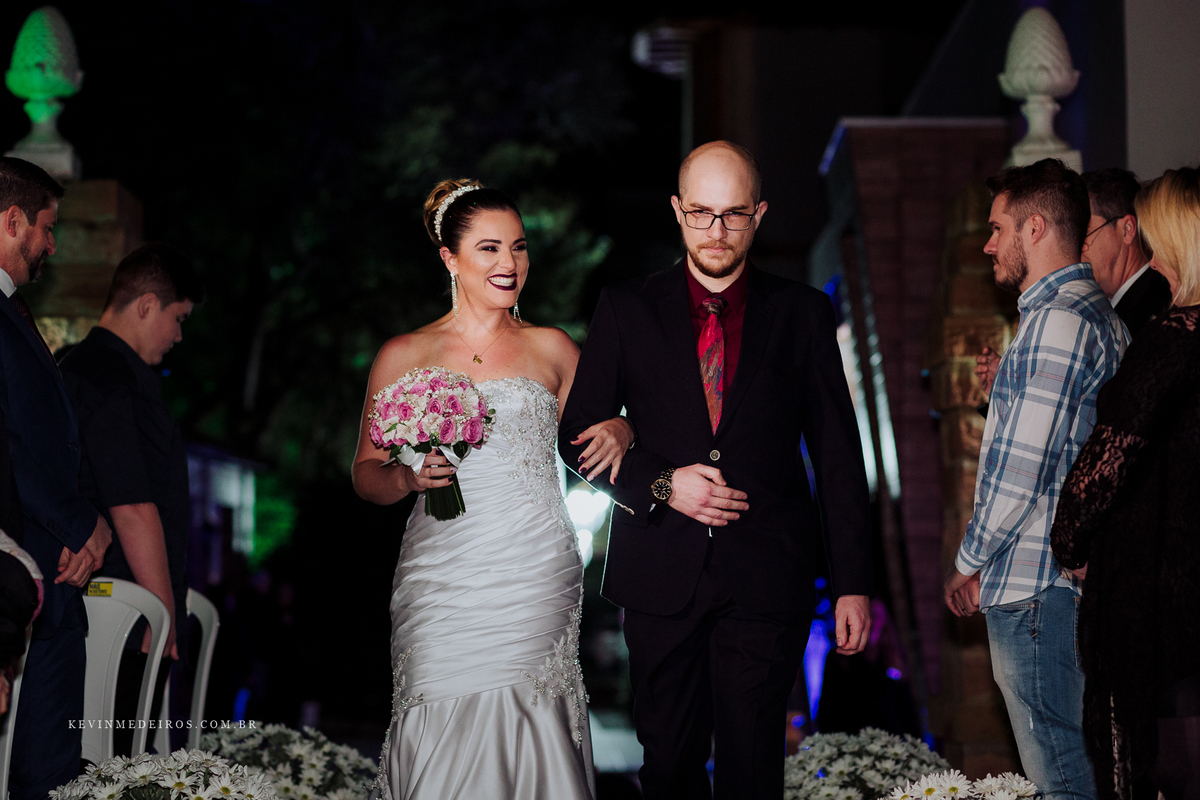 Casamento wedding Georgia e Rodrigo no Waldhof Festas & Eventos, celebrante Luis Schumacher cerimonia das cervejas, por Kevin Medeiros fotógrafo de Canoas, porto alegre e RS