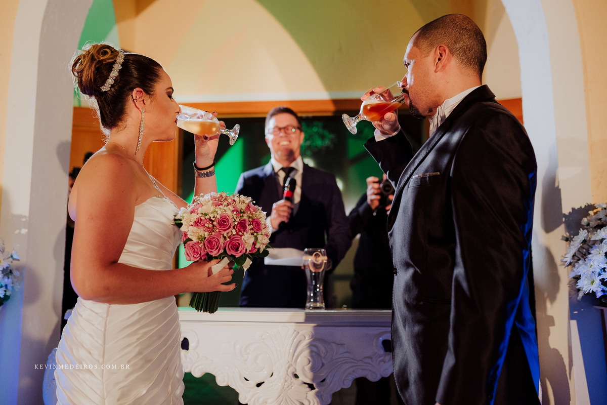 Casamento wedding Georgia e Rodrigo no Waldhof Festas & Eventos, celebrante Luis Schumacher cerimonia das cervejas, por Kevin Medeiros fotógrafo de Canoas, porto alegre e RS