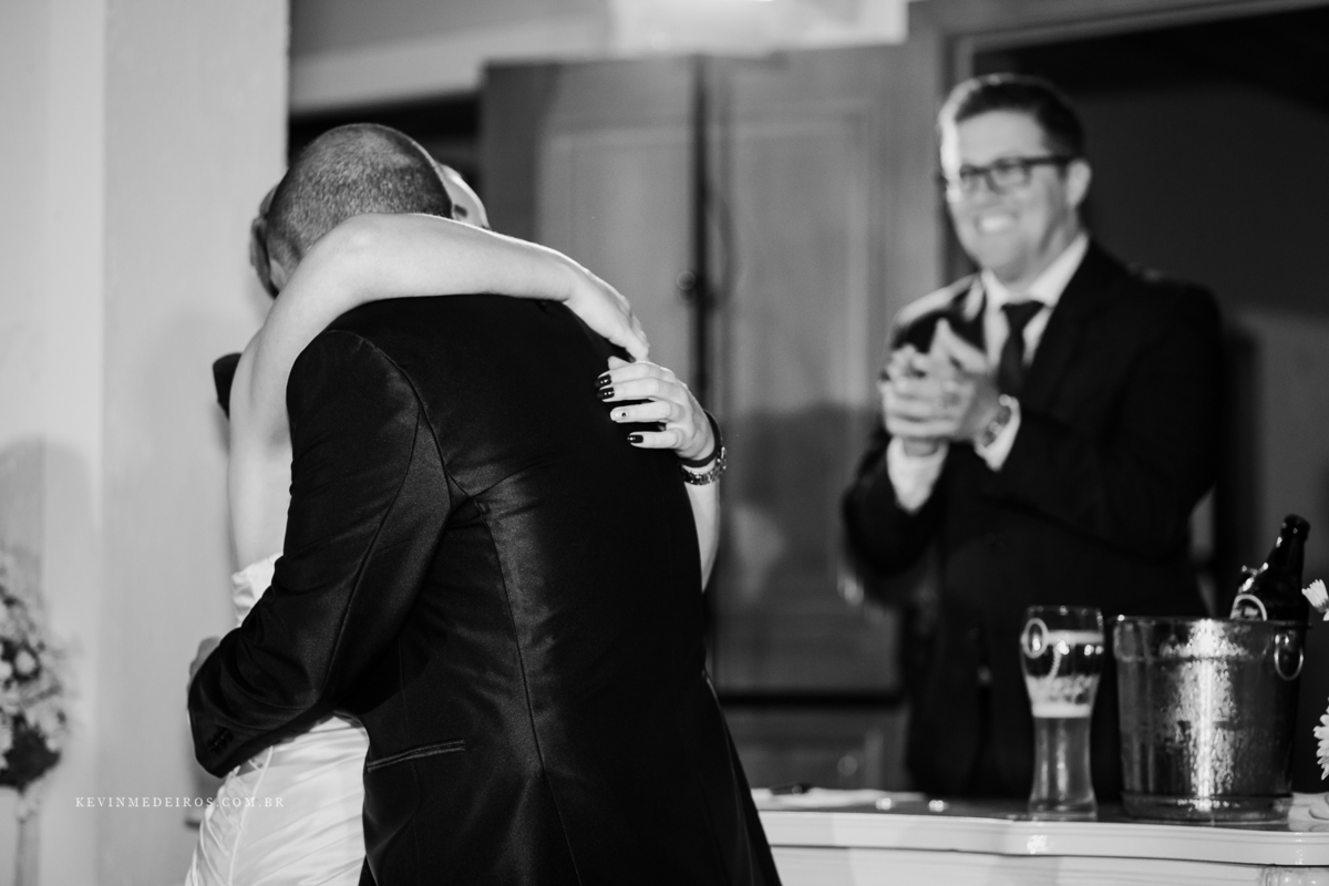 Casamento wedding Georgia e Rodrigo no Waldhof Festas & Eventos, celebrante Luis Schumacher cerimonia das cervejas, por Kevin Medeiros fotógrafo de Canoas, porto alegre e RS