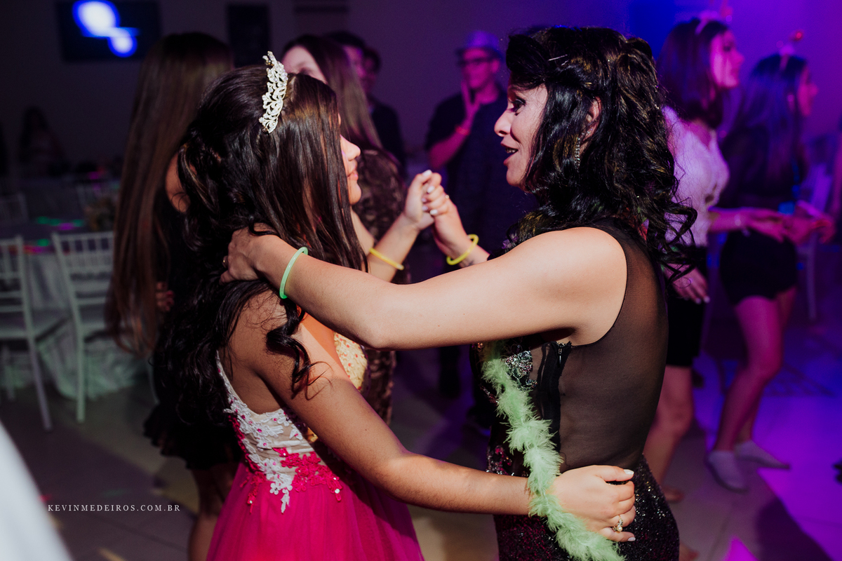 Festa de 15 anos debutante da Suzanna realizado na Estética Vecajo e Casa de festas Blue Moon por Kevin Medeiros fotógrafo de Canoas, Porto alegre e rs