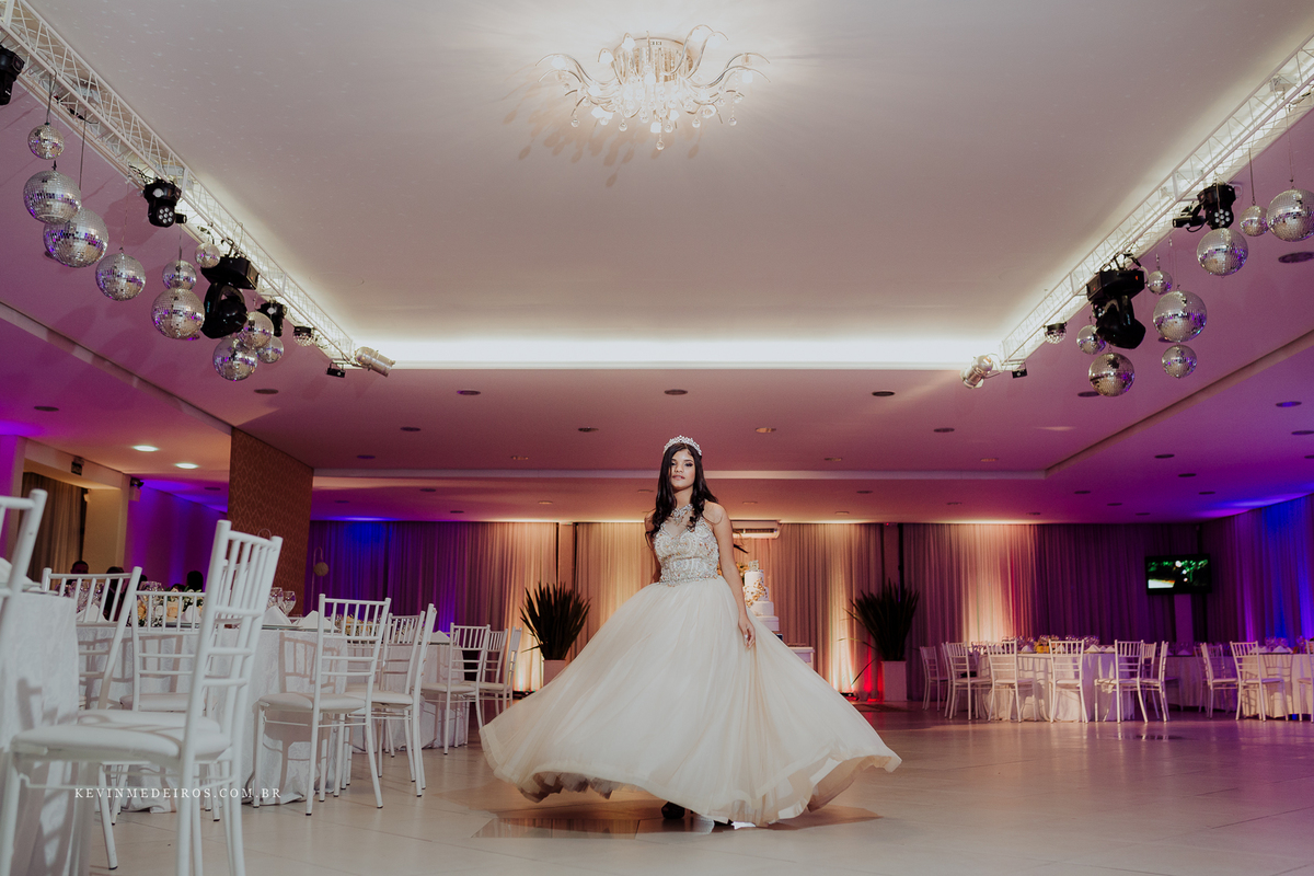 Festa de 15 anos debutante da Suzanna realizado na Estética Vecajo e Casa de festas Blue Moon por Kevin Medeiros fotógrafo de Canoas, Porto alegre e rs
