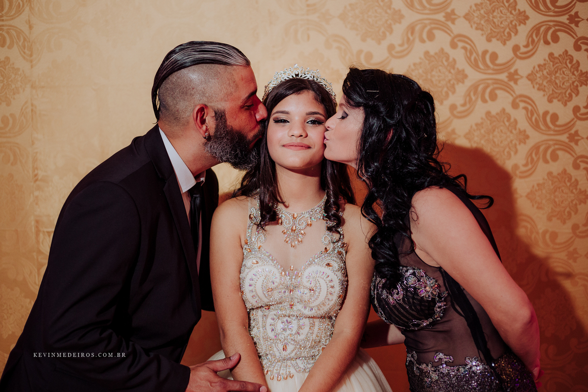 Festa de 15 anos debutante da Suzanna realizado na Estética Vecajo e Casa de festas Blue Moon por Kevin Medeiros fotógrafo de Canoas, Porto alegre e rs