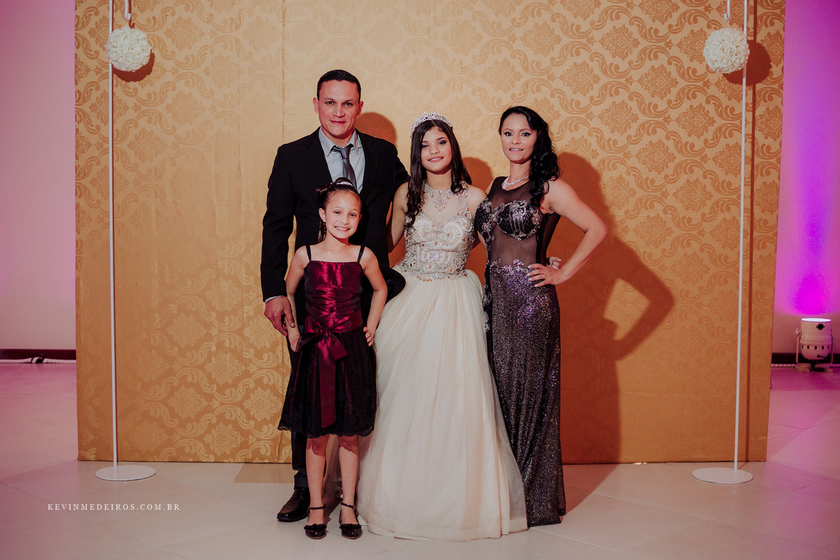 Festa de 15 anos debutante da Suzanna realizado na Estética Vecajo e Casa de festas Blue Moon por Kevin Medeiros fotógrafo de Canoas, Porto alegre e rs