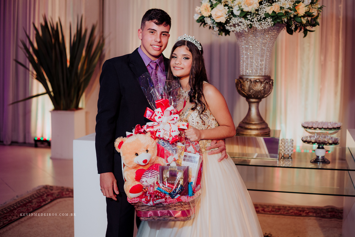 Festa de 15 anos debutante da Suzanna realizado na Estética Vecajo e Casa de festas Blue Moon por Kevin Medeiros fotógrafo de Canoas, Porto alegre e rs