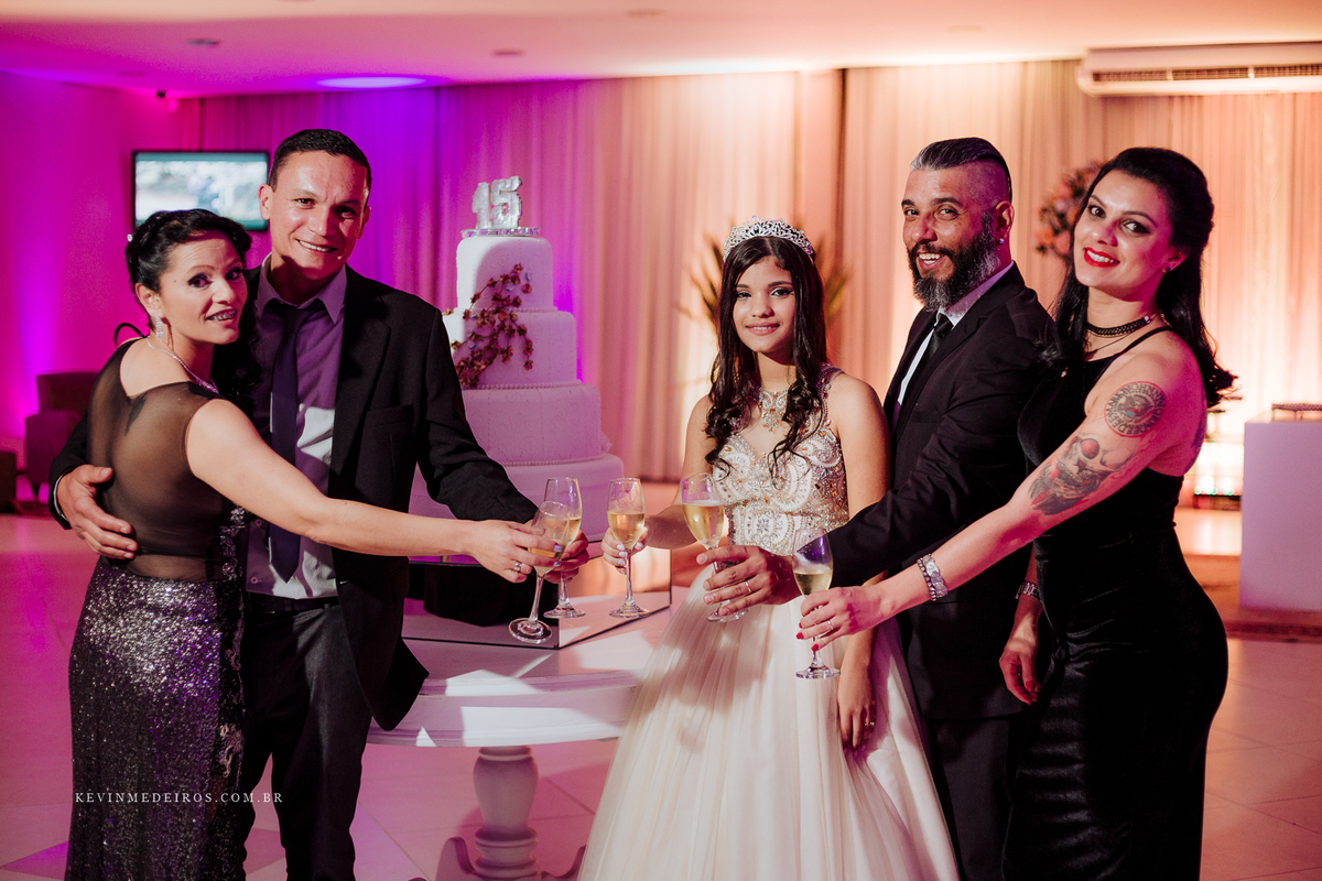 Festa de 15 anos debutante da Suzanna realizado na Estética Vecajo e Casa de festas Blue Moon por Kevin Medeiros fotógrafo de Canoas, Porto alegre e rs