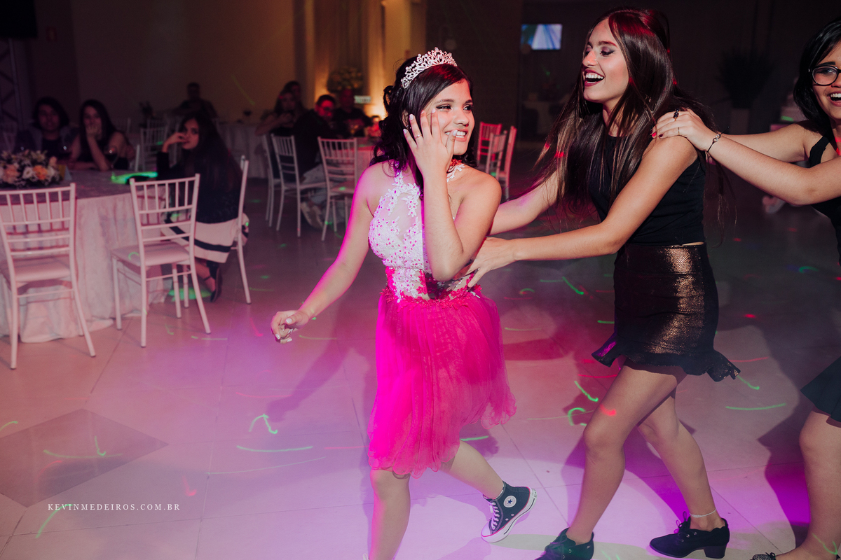 Festa de 15 anos debutante da Suzanna realizado na Estética Vecajo e Casa de festas Blue Moon por Kevin Medeiros fotógrafo de Canoas, Porto alegre e rs