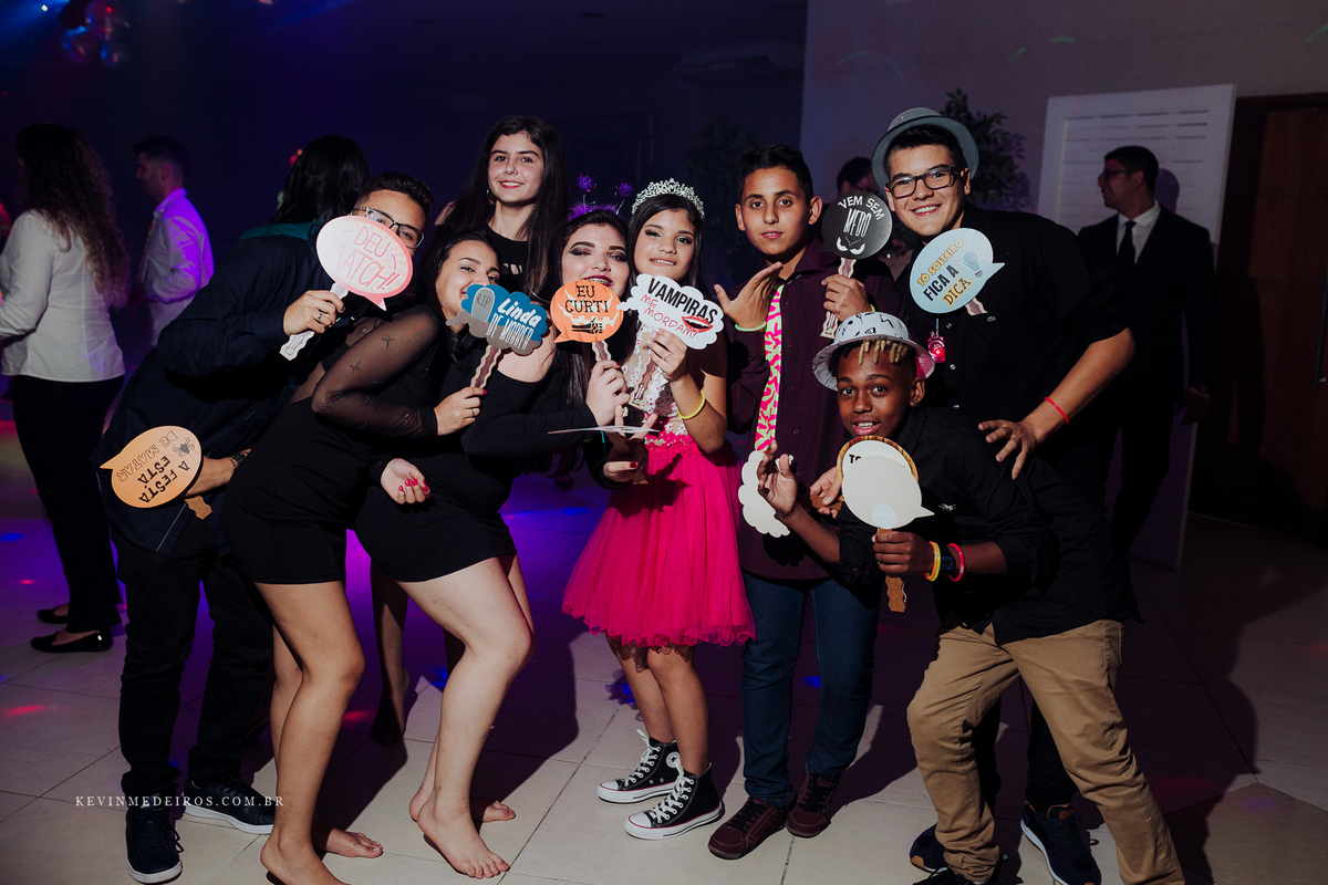 Festa de 15 anos debutante da Suzanna realizado na Estética Vecajo e Casa de festas Blue Moon por Kevin Medeiros fotógrafo de Canoas, Porto alegre e rs