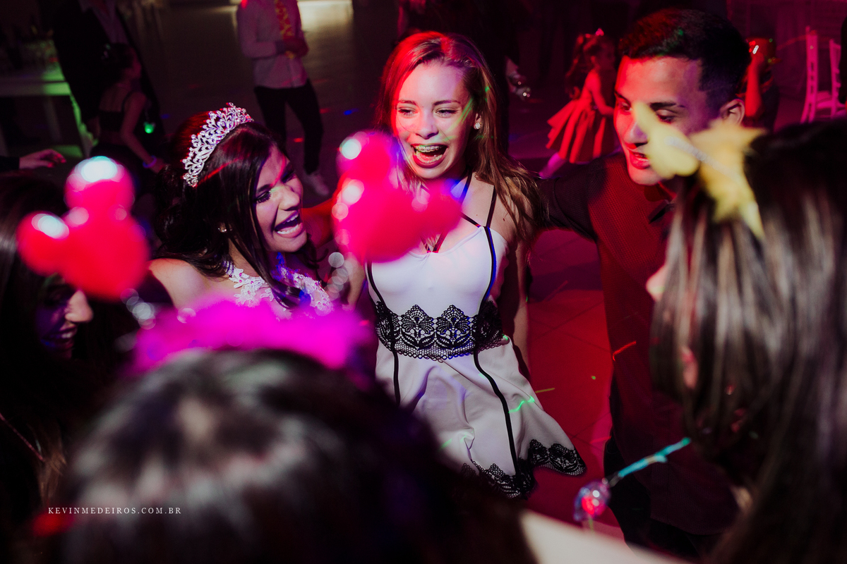 Festa de 15 anos debutante da Suzanna realizado na Estética Vecajo e Casa de festas Blue Moon por Kevin Medeiros fotógrafo de Canoas, Porto alegre e rs