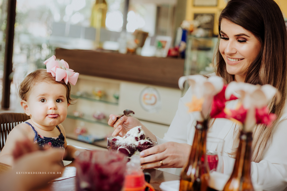 Ensaio família e infantil da Alice e Deizi Conrad realizado na praça dos rosa por Kevin Medeiros fotógrafo de Canoas, porto Alegre e RS