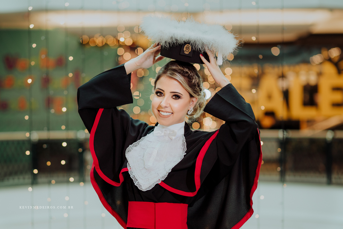 Formatura festa Thais, formanda em Direito pela FMP, colação realizada no Teatro Bourbon Country por Kevin Medeiros, fotógrafo de Canoas, Porto Alegre e RS