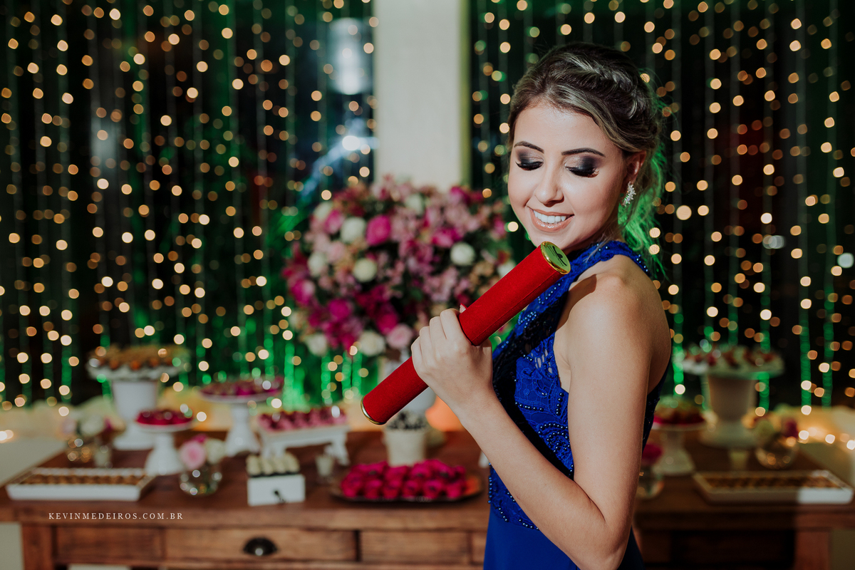 Formatura festa Thais, formanda em Direito pela FMP, colação realizada no Teatro Bourbon Country por Kevin Medeiros, fotógrafo de Canoas, Porto Alegre e RS