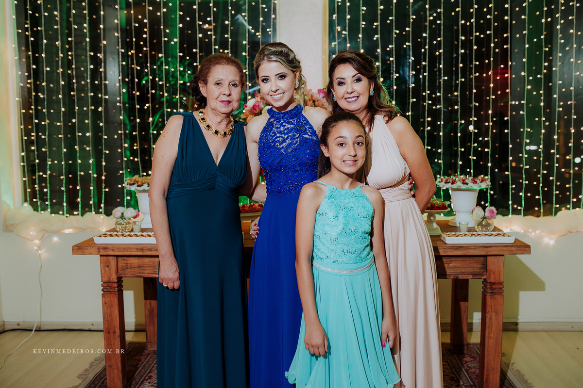 Formatura festa Thais, formanda em Direito pela FMP, colação realizada no Teatro Bourbon Country por Kevin Medeiros, fotógrafo de Canoas, Porto Alegre e RS