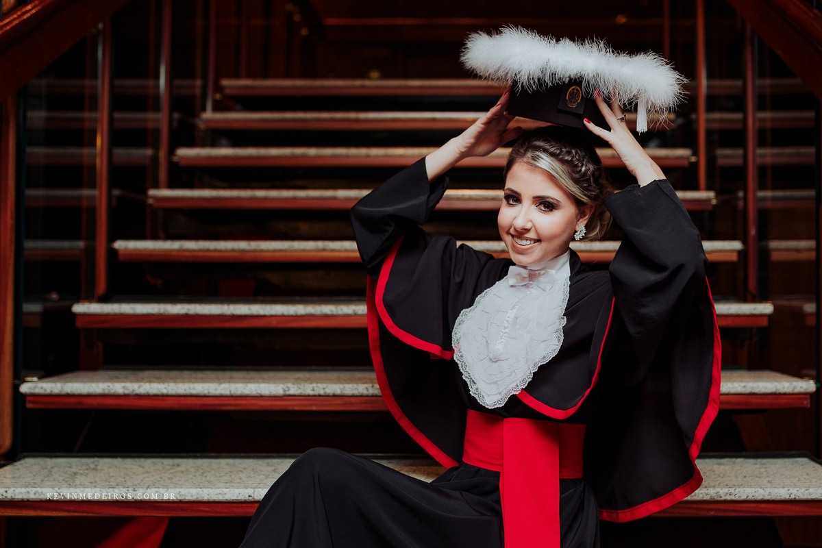 Formatura festa Thais, formanda em Direito pela FMP, colação realizada no Teatro Bourbon Country por Kevin Medeiros, fotógrafo de Canoas, Porto Alegre e RS