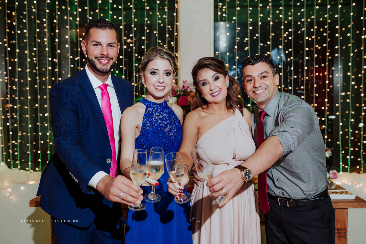 Formatura festa Thais, formanda em Direito pela FMP, colação realizada no Teatro Bourbon Country por Kevin Medeiros, fotógrafo de Canoas, Porto Alegre e RS