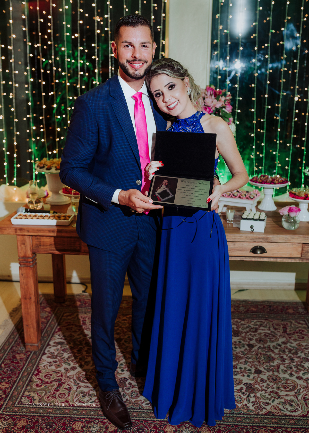 Formatura festa Thais, formanda em Direito pela FMP, colação realizada no Teatro Bourbon Country por Kevin Medeiros, fotógrafo de Canoas, Porto Alegre e RS