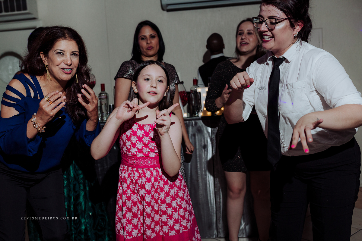 Formatura festa Thais, formanda em Direito pela FMP, colação realizada no Teatro Bourbon Country por Kevin Medeiros, fotógrafo de Canoas, Porto Alegre e RS