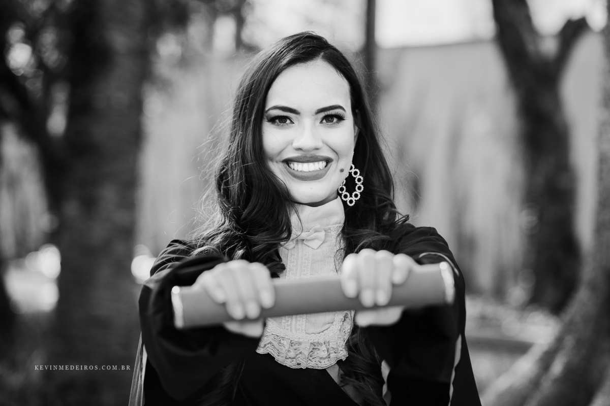 Ensaio pré formatura prova de toga Morgana, formanda em Direito Uniritter realizado na Casa dos Rosa por Kevin Medeiros fotógrafo em Canoas RS