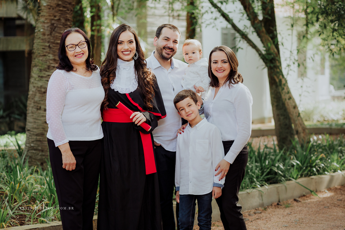 Ensaio pré formatura prova de toga Morgana, formanda em Direito Uniritter realizado na Casa dos Rosa por Kevin Medeiros fotógrafo em Canoas RS