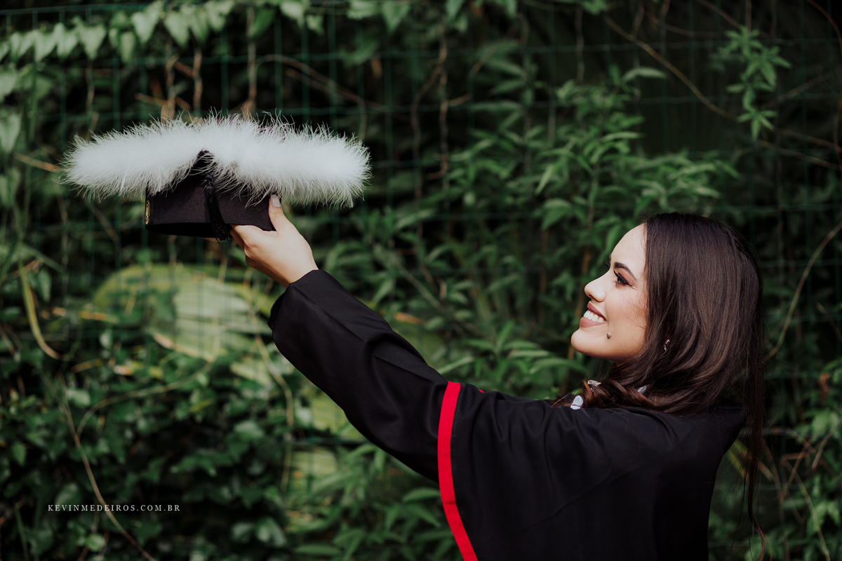 Ensaio pré formatura prova de toga Morgana, formanda em Direito Uniritter realizado na Casa dos Rosa por Kevin Medeiros fotógrafo em Canoas RS