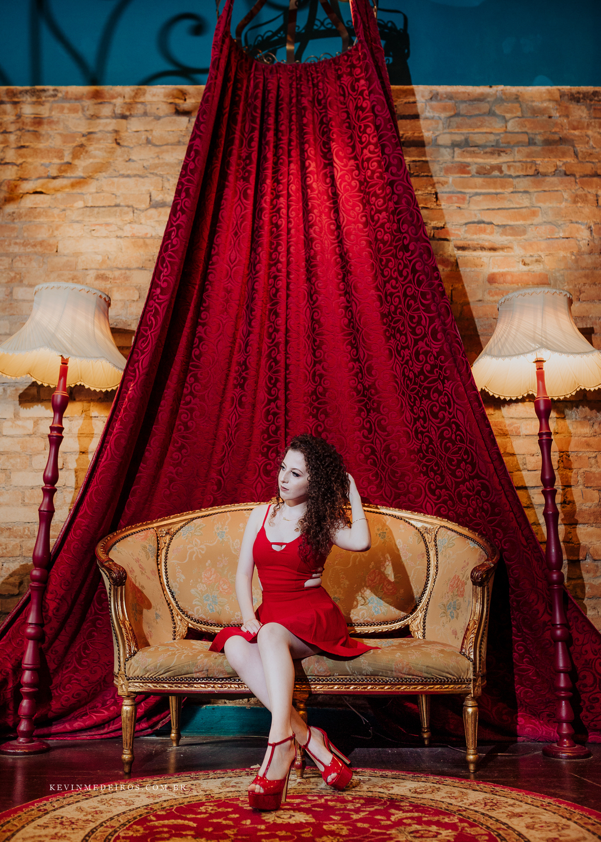 Ensaio debutante 15 anos da Raíssa Kuznecow, realizado na cafeteria Agridoce Café em Porto Alegre por Kevin Medeiros, fotógrafo de Canoas RS