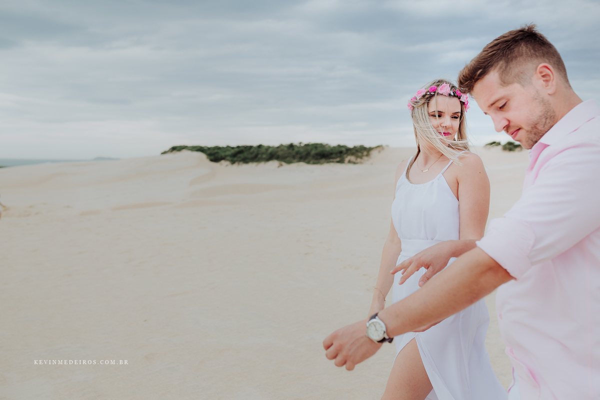Ensaio Pré Casamento wedding da Fernanda e Cláudio realizado no litoral de SC, nas praias de Ferrugem, Garopaba e Siriu por Kevin Medeiros fotógrafo de Canoas, Porto Alegre e RS